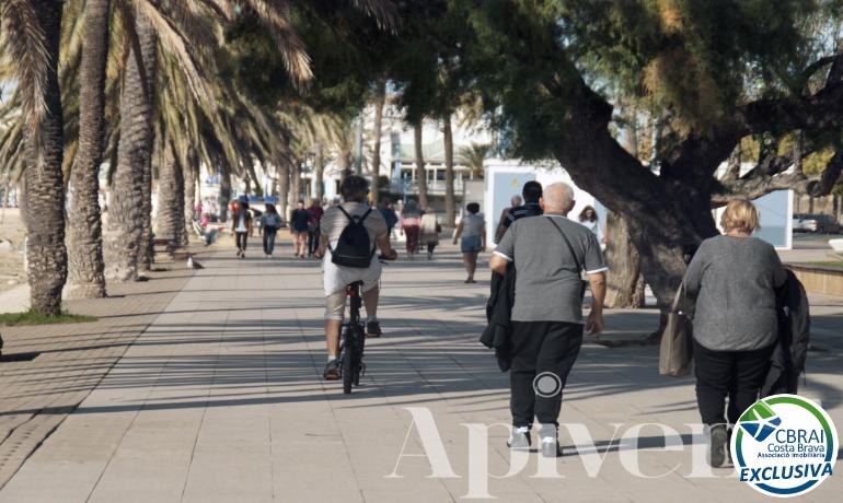 Construeix la teva nova casa a pocs minuts de la platja! Bona oportunitat!