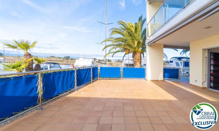 for saleFlat/Apartment Roses