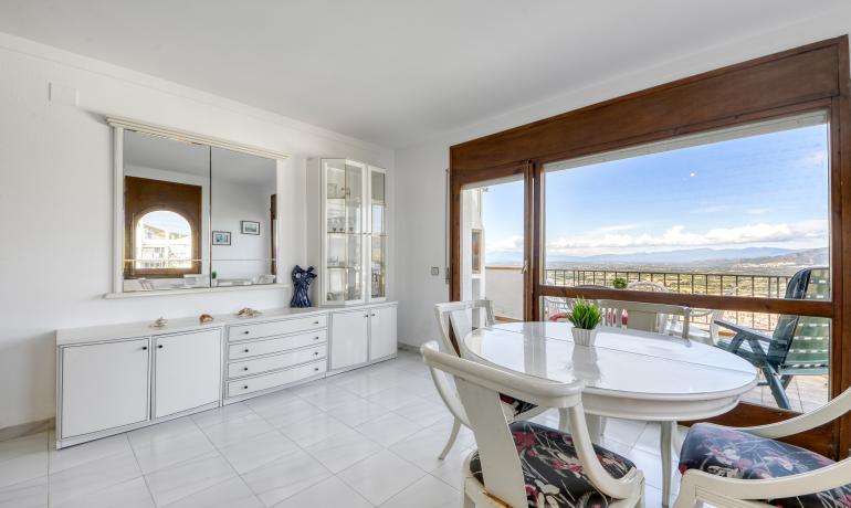 Apartamento con Vistas al Mar en Puigrom, Roses