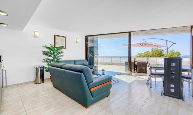 Excepcional en Roses. Apartamento de alto standing en primera linea de mar en Canyelles