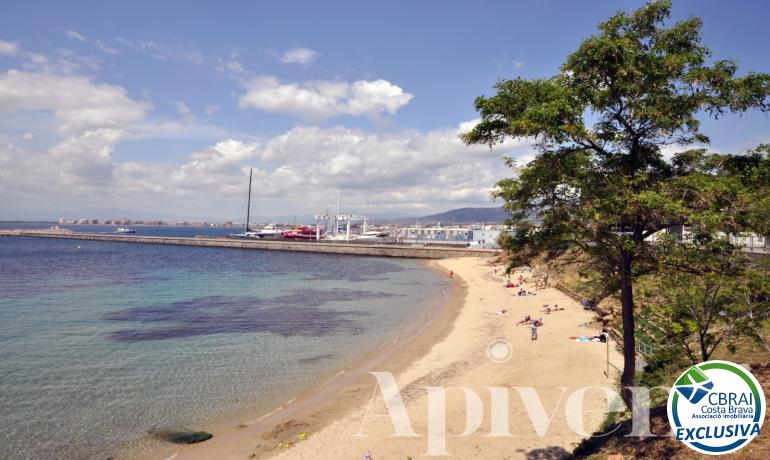 Construeix la teva nova casa a pocs minuts de la platja! Bona oportunitat!