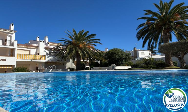 for saleFlat/Apartment Roses