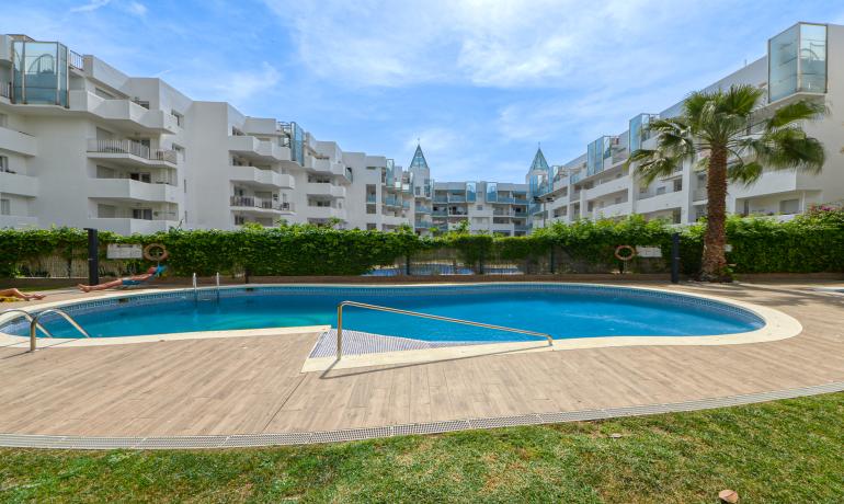 We present to you this charming apartment located in Santa Margarita, in Roses.