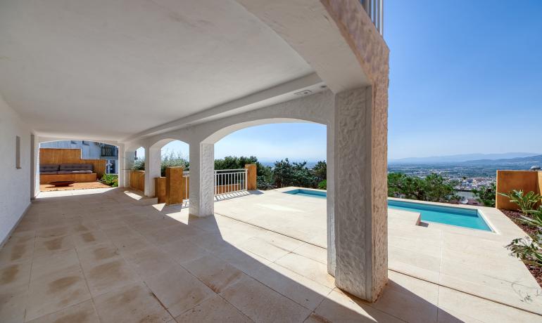 Spectaculaire Maison Rénovée avec Vue sur la Mer et les Montagnes à Roses