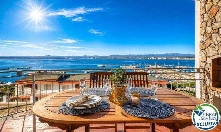 для продажиапартаменты Roses