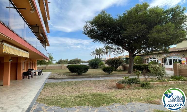 Studio in einem traumhaften Naturgebiet, am Naturgebiet des Rubina-Strandes in Empuriabrava, 34 m2 bebaut, großer Garten,