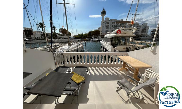 Grand et moderne studio au canal avec de jolies vues sur Empuriabrava, sud-ouest, terrasse