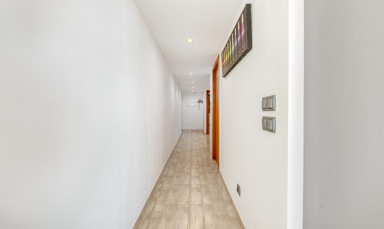 Excepcional en Roses. Apartamento de alto standing en primera linea de mar en Canyelles