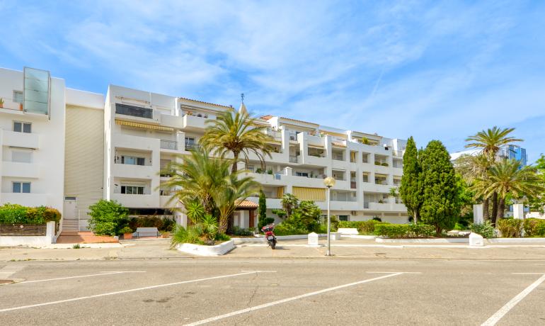 Nous vous présentons ce charmant appartement situé à Santa Margarita, à Roses.