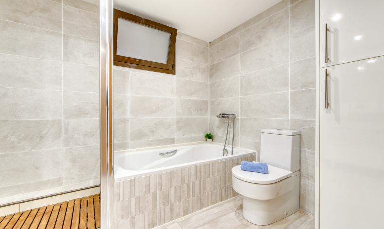 Excepcional en Roses. Apartamento de alto standing en primera linea de mar en Canyelles