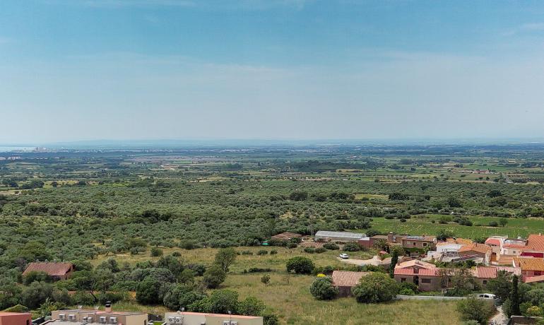 Descobreix la tranquil·litat a Palau Saverdera amb aquesta finca amb terrassa i boniques vistes.