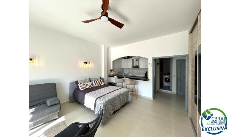 Large modern studio on the canal with beautiful view for sale in Empuriabrava, south-west, terrace