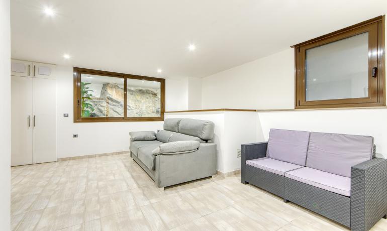 Excepcional en Roses. Apartamento de alto standing en primera linea de mar en Canyelles