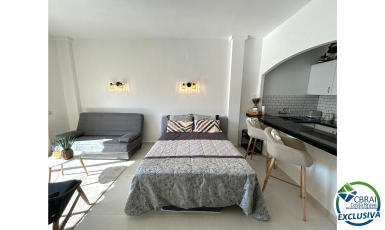 Grand et moderne studio au canal avec de jolies vues sur Empuriabrava, sud-ouest, terrasse