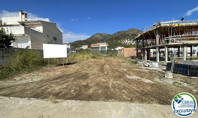 ¡Construye tu nueva casa a sólo unos minutos de la playa! ¡Buena oportunidad!