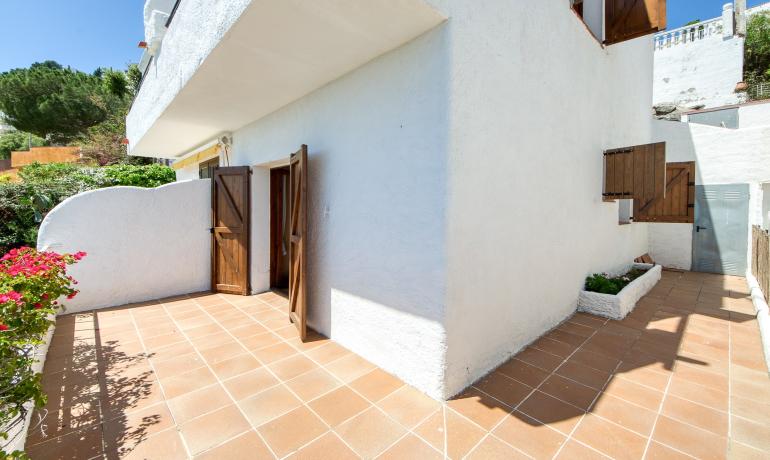 Charming Townhouse with Sea Views and Community Pool in Canyelles