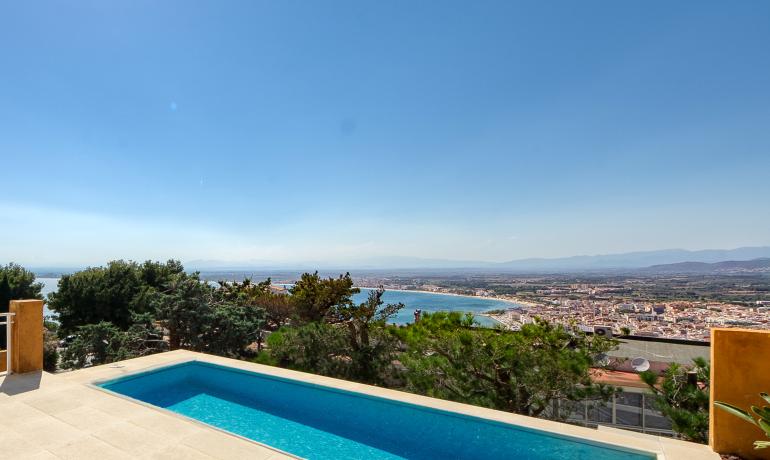 Spektakuläres Renoviertes Haus mit Meer- und Bergblick in Roses