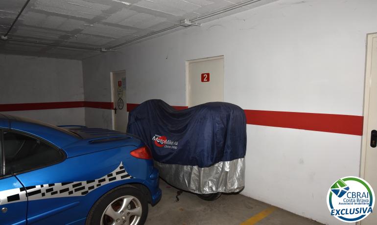 Parking souterrain avec débarras