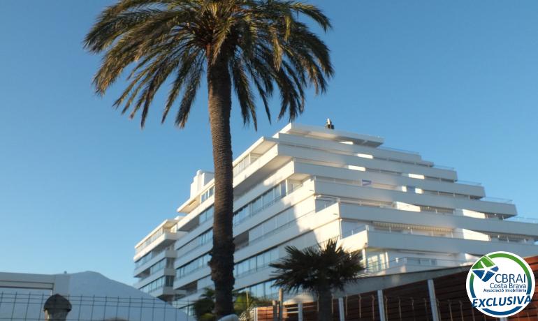 for saleFlat/Apartment Roses