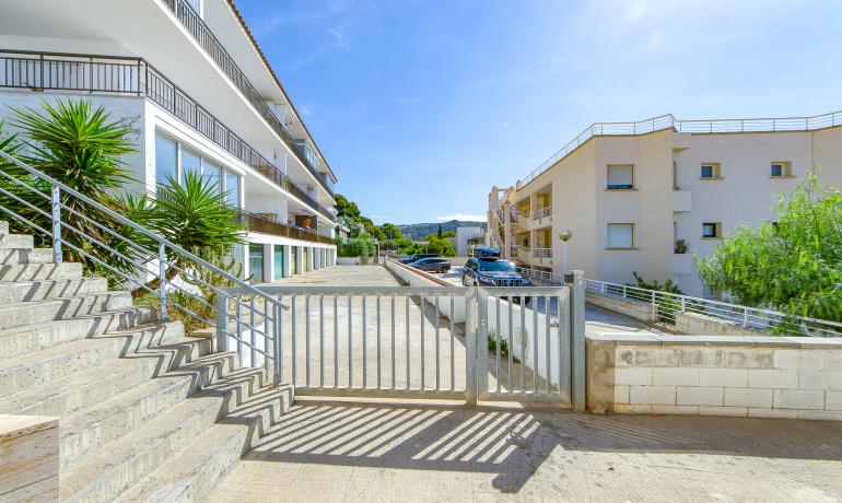 Außergewöhnlich in Roses. Hochwertige Wohnung direkt am Meer in Canyelles