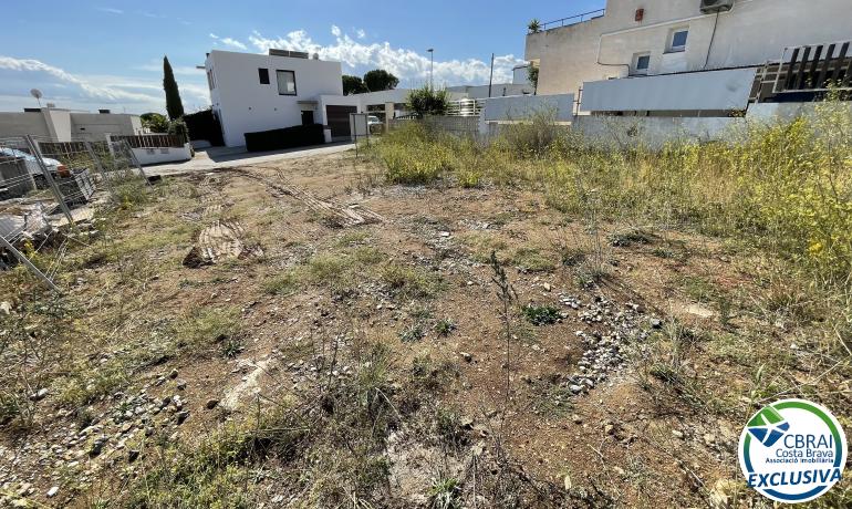 ¡Construye tu nueva casa a sólo unos minutos de la playa! ¡Buena oportunidad!