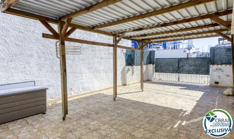 Casa adossada a Empuriabrava amb amarratge de 9x4m. abans dels ponts