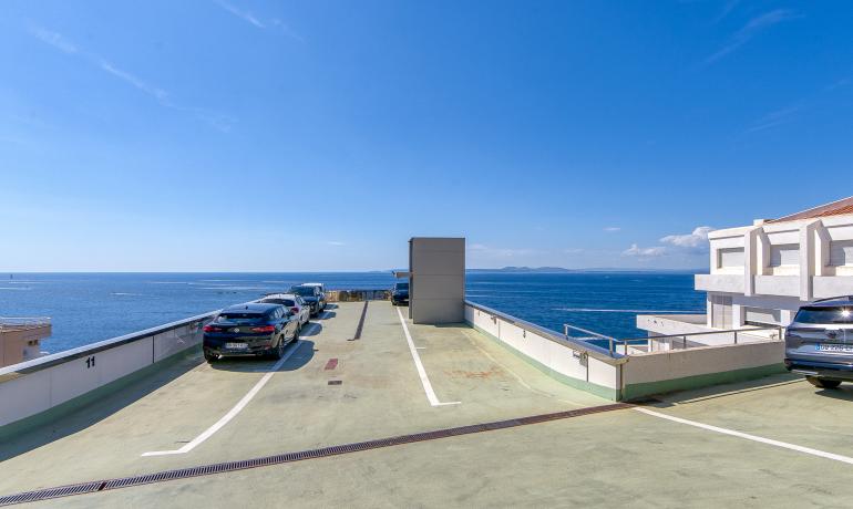 Außergewöhnlich in Roses. Hochwertige Wohnung direkt am Meer in Canyelles