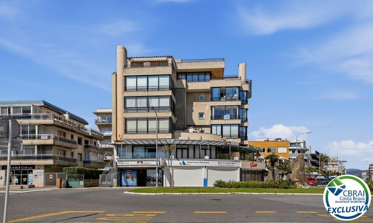 for saleFlat/Apartment Roses