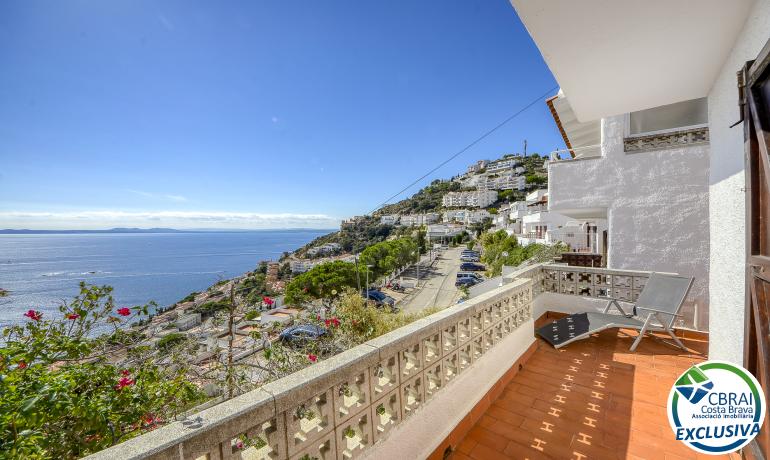 Impresionante Casa Reformada con Vistas al Mar en Canyelles Petites