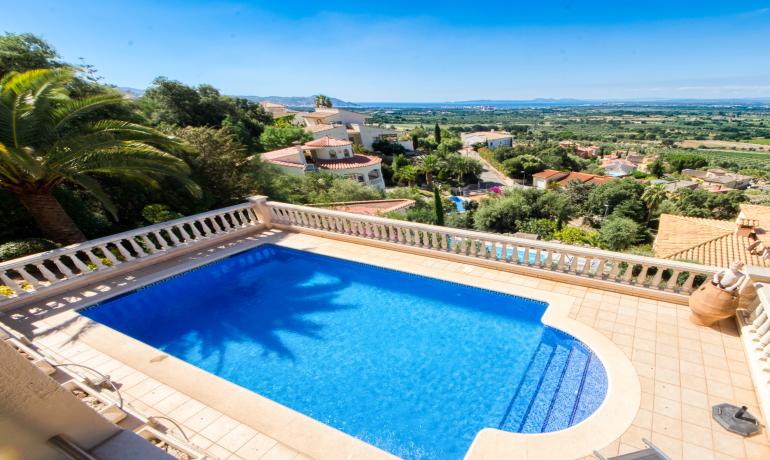 Belle maison à Palau-saverdera avec vue spectaculaire