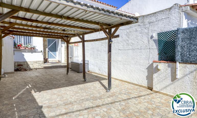 Townhouse in Empuriabrava with 9x4m. mooring before the bridges