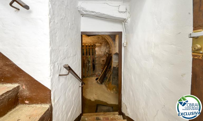 Gran casa de pueblo en el corazón de Palau Saverdera