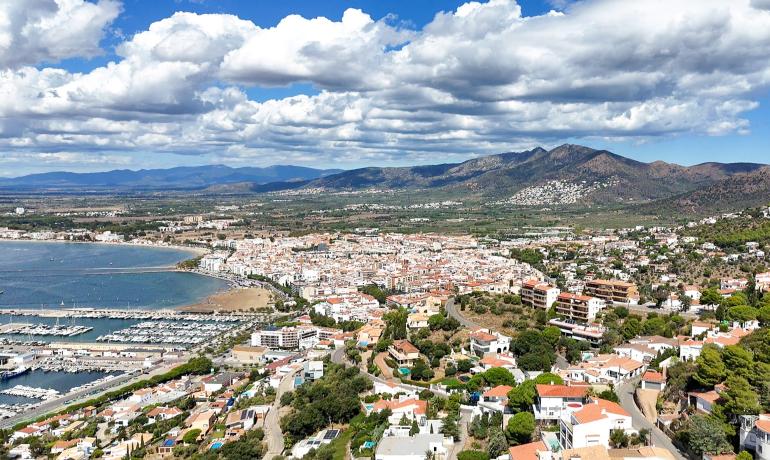 Appartement exclusif avec vue panoramique sur la mer, le port de pêche et la baie de Rosas