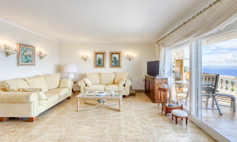 Exclusiu apartament amb vistes panoràmiques al mar, port pesquer i la badia de Roses