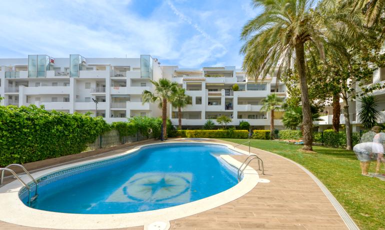 We present to you this charming apartment located in Santa Margarita, in Roses.