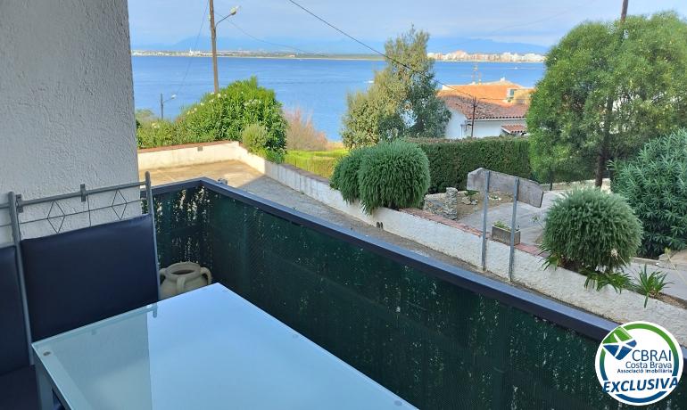 for saleFlat/Apartment Roses