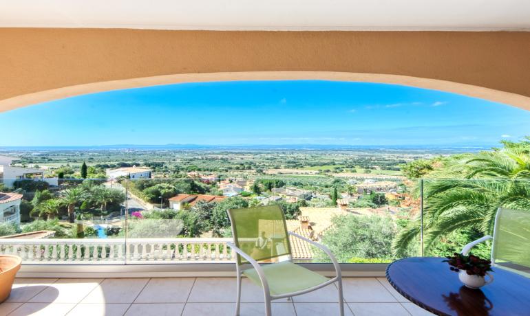 Belle maison à Palau-saverdera avec vue spectaculaire