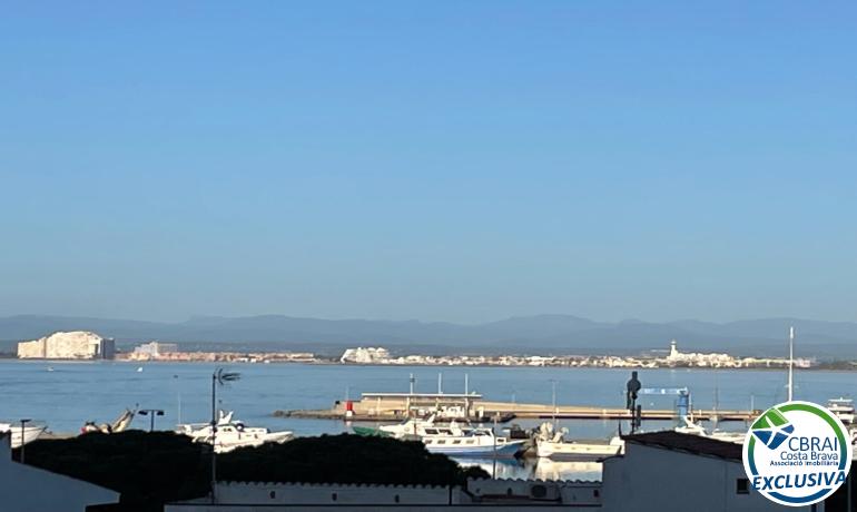 for saleFlat/Apartment Roses