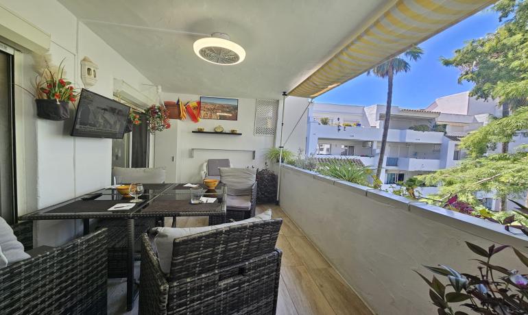 We present to you this charming apartment located in Santa Margarita, in Roses.