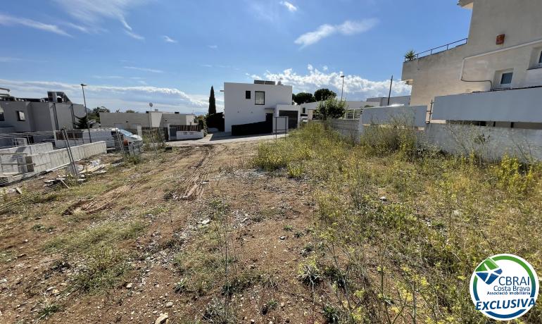 ¡Construye tu nueva casa a sólo unos minutos de la playa! ¡Buena oportunidad!