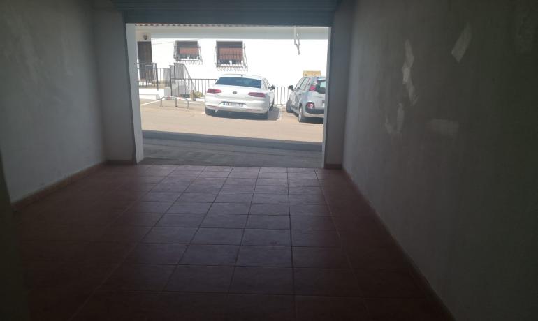 Garage for Sale in the Faro de Roses Area