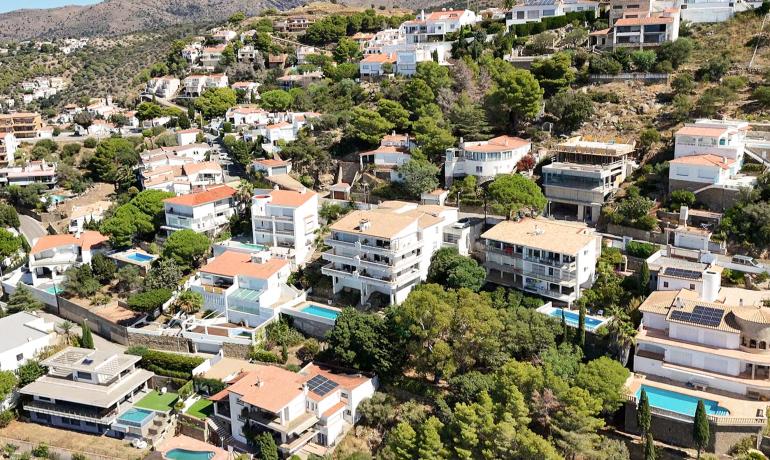 Appartement exclusif avec vue panoramique sur la mer, le port de pêche et la baie de Rosas