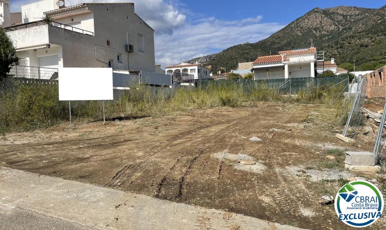 Construeix la teva nova casa a pocs minuts de la platja! Bona oportunitat!