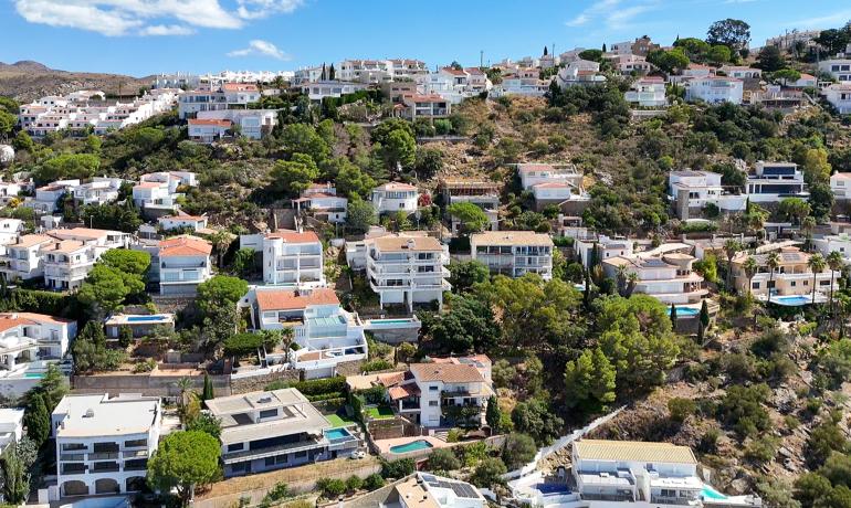 Appartement exclusif avec vue panoramique sur la mer, le port de pêche et la baie de Rosas