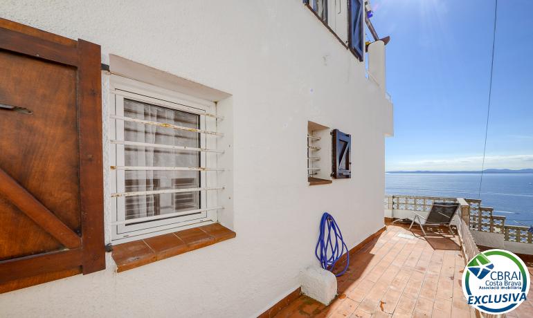 Impresionante Casa Reformada con Vistas al Mar en Canyelles Petites