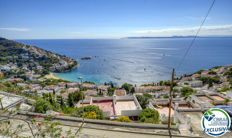 Impressionnante MaisonRénovée avec Vue Mer à Canyelles Petites