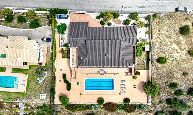 Villa de lujo exclusiva con vistas panorámicas de 180 grados desde la Bahía de Rosas hasta los Pirineos: una joya escondida en el Alt Empordà.