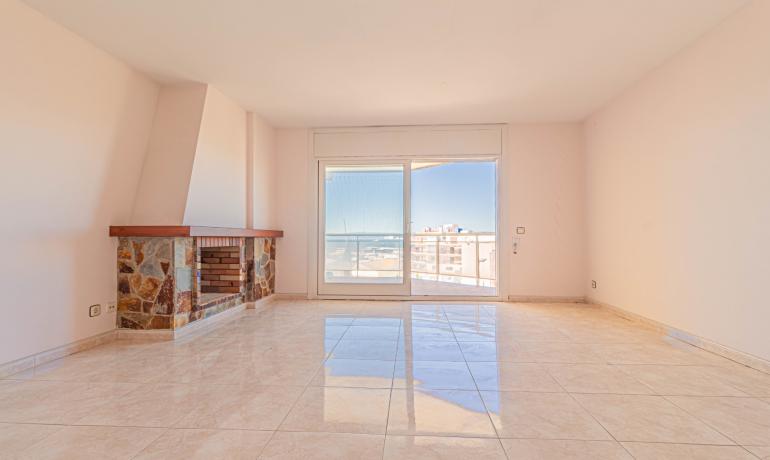 Live in the Exclusivity of Port de Roses: Apartment with Stunning Sea Views