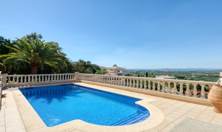 Belle maison à Palau-saverdera avec vue spectaculaire