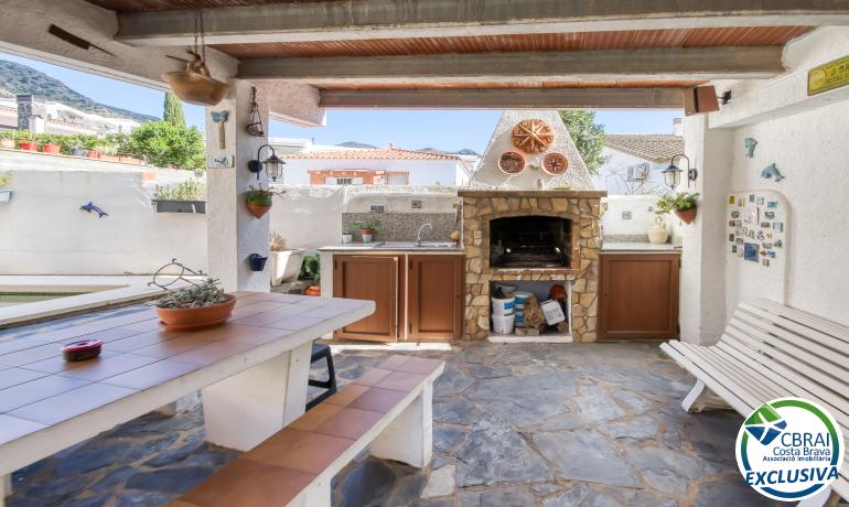 Charming Independent House with Pool in Mas Oliva, Roses